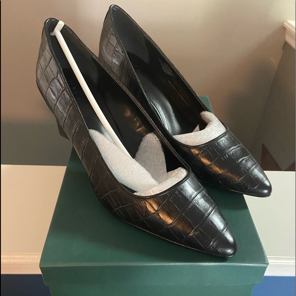 👠NIB Logo by Lori Goldstein Croco Pumps👠